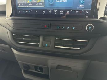 Ford Transit Custom 320 SWB Limited 65kWh 100kw / 136PS Auto