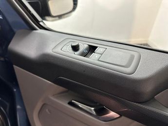 Ford Transit Custom 320 SWB Limited 65kWh 100kw / 136PS Auto