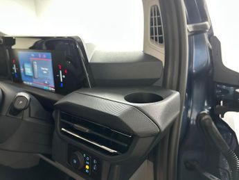 Ford Transit Custom 320 SWB Limited 65kWh 100kw / 136PS Auto