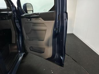 Ford Transit Custom 320 SWB Limited 65kWh 100kw / 136PS Auto