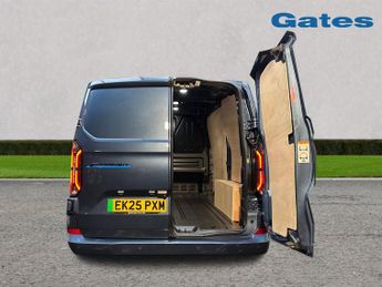 Ford Transit Custom 320 SWB Limited 65kWh 100kw / 136PS Auto
