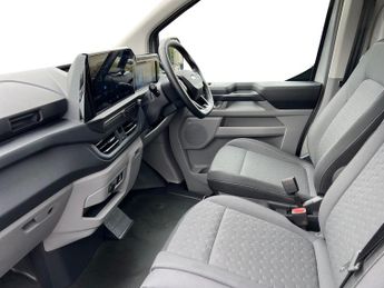Ford Transit Custom 320 SWB Limited 65kWh 100kw / 136PS Auto