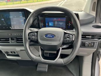 Ford Transit Custom 320 SWB Limited 65kWh 100kw / 136PS Auto
