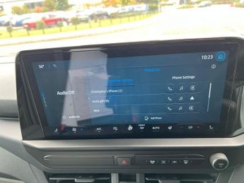 Ford Transit Custom 320 SWB Limited 65kWh 100kw / 136PS Auto