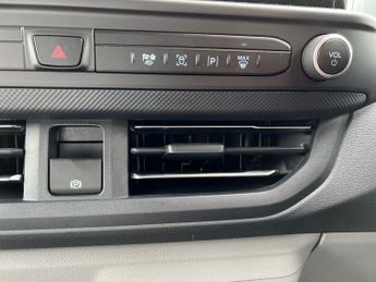 Ford Transit Custom 320 SWB Limited 65kWh 100kw / 136PS Auto