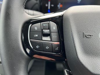 Ford Transit Custom 320 SWB Limited 65kWh 100kw / 136PS Auto