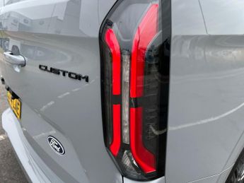 Ford Transit Custom 320 SWB Limited 65kWh 100kw / 136PS Auto