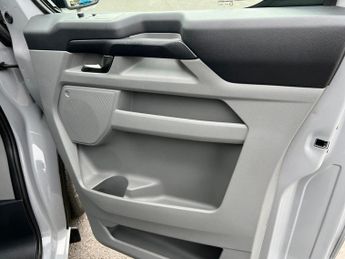 Ford Transit Custom 320 SWB Limited 65kWh 100kw / 136PS Auto