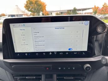 Ford Transit Custom 320 SWB Limited 65kWh 100kw / 136PS Auto