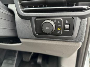 Ford Transit Custom 320 SWB Limited 65kWh 100kw / 136PS Auto