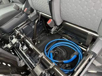 Ford Transit Custom 320 SWB Limited 65kWh 100kw / 136PS Auto