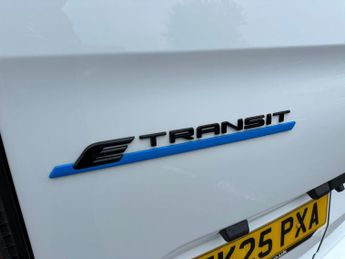 Ford Transit Custom 320 SWB Limited 65kWh 100kw / 136PS Auto