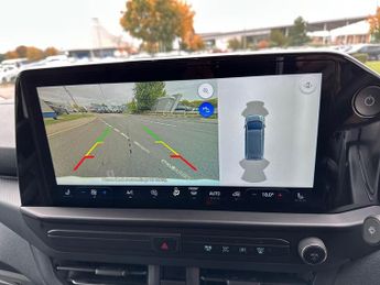 Ford Transit Custom 320 SWB Limited 65kWh 100kw / 136PS Auto