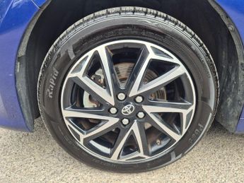 Toyota Yaris 1.5 VVT-h Design E-CVT Euro 6 (s/s) 5dr