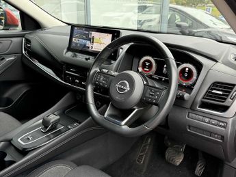 Nissan Qashqai 1.3 DIG-T (158ps) N-Connecta [Glass Roof]