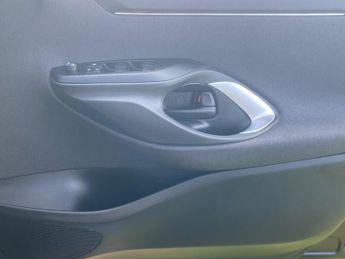 Toyota Yaris 1.5 VVT-h Design E-CVT Euro 6 (s/s) 5dr
