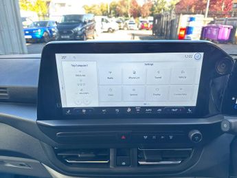 Ford Transit Custom 320 SWB Limited 65kWh 100kw / 136PS Auto