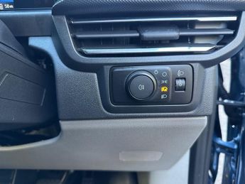 Ford Transit Custom 320 SWB Limited 65kWh 100kw / 136PS Auto