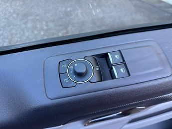 Ford Transit Custom 320 SWB Limited 65kWh 100kw / 136PS Auto