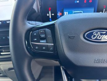 Ford Transit Custom 320 SWB Limited 65kWh 100kw / 136PS Auto