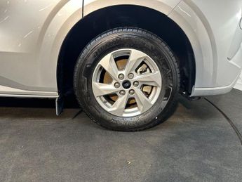 Ford Transit Custom 320 SWB Limited 65kWh 100kw / 136PS Auto