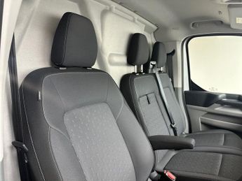 Ford Transit Custom 320 SWB Limited 65kWh 100kw / 136PS Auto