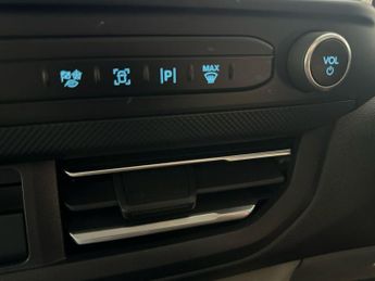 Ford Transit Custom 320 SWB Limited 65kWh 100kw / 136PS Auto