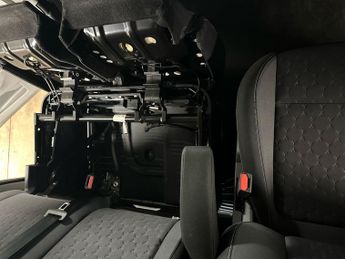 Ford Transit Custom 320 SWB Limited 65kWh 100kw / 136PS Auto