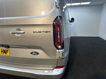 Ford Transit Custom 320 SWB Limited 65kWh 100kw / 136PS Auto