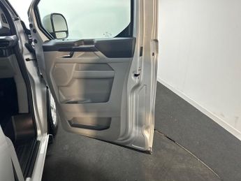 Ford Transit Custom 320 SWB Limited 65kWh 100kw / 136PS Auto