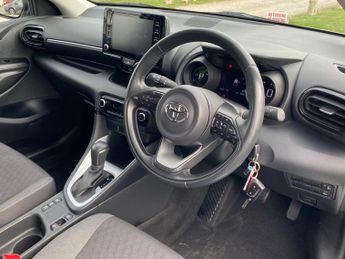 Toyota Yaris 1.5 VVT-h Design Hatchback 5dr Petrol Hybrid E-CVT Euro 6 (s/s) 