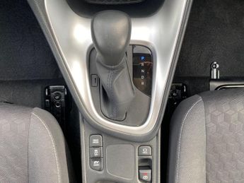 Toyota Yaris 1.5 VVT-h Design Hatchback 5dr Petrol Hybrid E-CVT Euro 6 (s/s) 