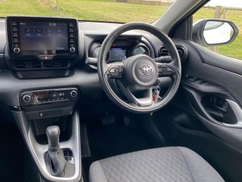 Toyota Yaris 1.5 VVT-h Design Hatchback 5dr Petrol Hybrid E-CVT Euro 6 (s/s) 