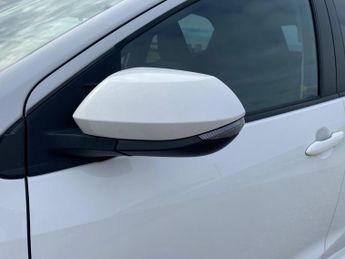 Toyota Yaris 1.5 VVT-h Design Hatchback 5dr Petrol Hybrid E-CVT Euro 6 (s/s) 