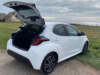 Toyota Yaris 1.5 VVT-h Design Hatchback 5dr Petrol Hybrid E-CVT Euro 6 (s/s) 