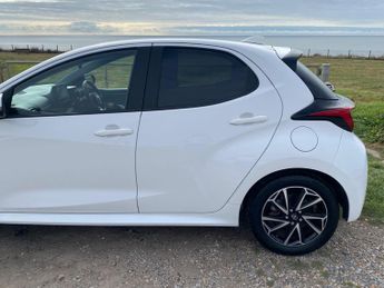 Toyota Yaris 1.5 VVT-h Design Hatchback 5dr Petrol Hybrid E-CVT Euro 6 (s/s) 