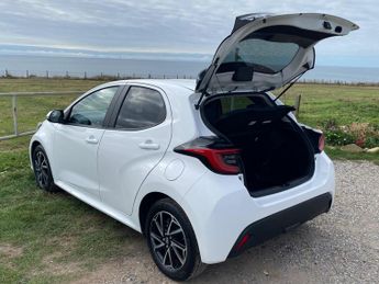 Toyota Yaris 1.5 VVT-h Design Hatchback 5dr Petrol Hybrid E-CVT Euro 6 (s/s) 