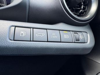 Toyota CHR 2.0 VVT 13.6kWh Design CVT Euro 6 (s/s) 5dr