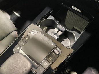 Mercedes-Benz A Class A180 1.3 (136PS) 7G-DCT Automatic AMG Line Executive 5dr.