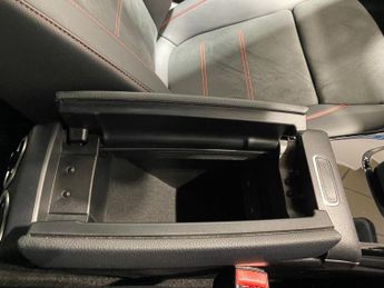 Mercedes-Benz A Class A180 1.3 (136PS) 7G-DCT Automatic AMG Line Executive 5dr.