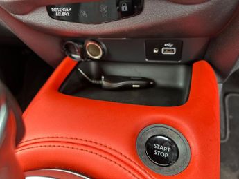 Nissan Juke 5Dr Tekna + 1.6 Hybrid Auto