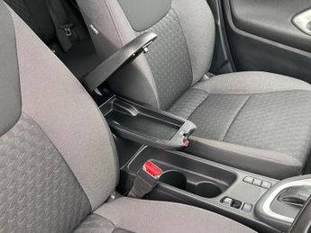 Toyota Yaris 1.5 VVT-h Design Hatchback 5dr Petrol Hybrid E-CVT Euro 6 (s/s) 