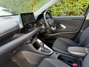 Toyota Yaris 1.5 VVT-h Icon E-CVT Euro 6 (s/s) 5dr