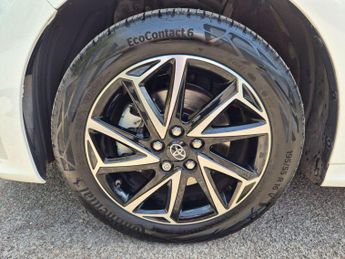 Toyota Yaris 1.5 VVT-h Design E-CVT Euro 6 (s/s) 5dr