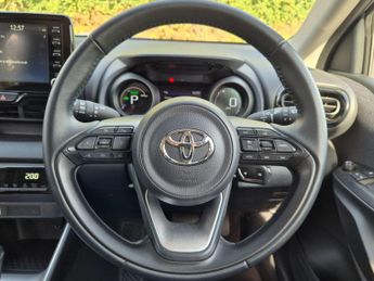 Toyota Yaris 1.5 VVT-h Design E-CVT Euro 6 (s/s) 5dr