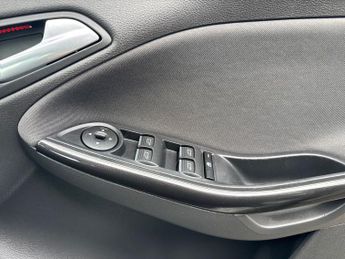 Ford Focus 5Dr Titanium 1.0 125PS Auto