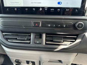 Ford Transit Custom 320 SWB Limited 65kWh 100kw / 136PS Auto