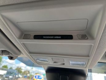 Ford Transit Custom 320 SWB Limited 65kWh 100kw / 136PS Auto