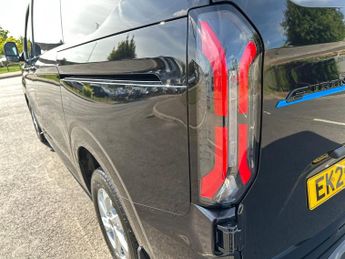 Ford Transit Custom 320 SWB Limited 65kWh 100kw / 136PS Auto