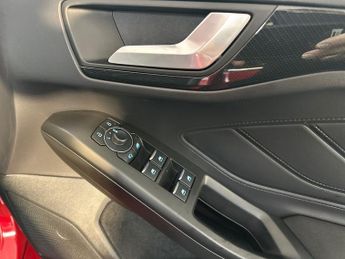 Ford Focus Estate ST-Line 1.0 MHEV 155PS Auto